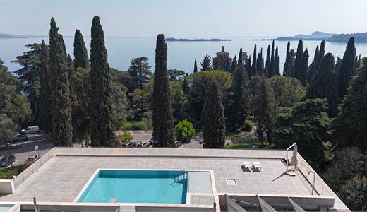 ATTICO CON PISCINA e POSTO AUTO 