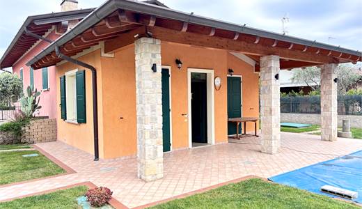 Bifamiliare con piscina 