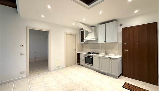 GARDONE RIVIERA – TWO-ROOM APARTMENT JUST A STONE'S THROW FROM THE LAKE AND THE VITTORIALE