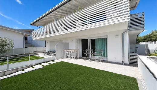 Lake View Apartment